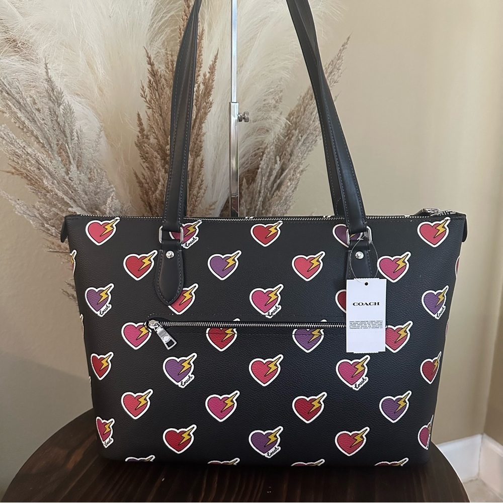Coach Gallery Tote shoulder Bag With Heart Bolt Print - Picture 3 of 12